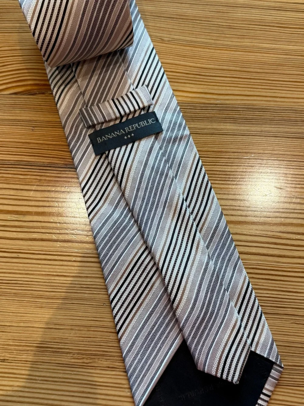 Banana Republic Men's Silver and Black Diagonal Stripe Silk Tie